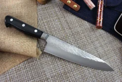 Couteau de chef japonais artisanal Takamura VG10 Tsuchime 18cm