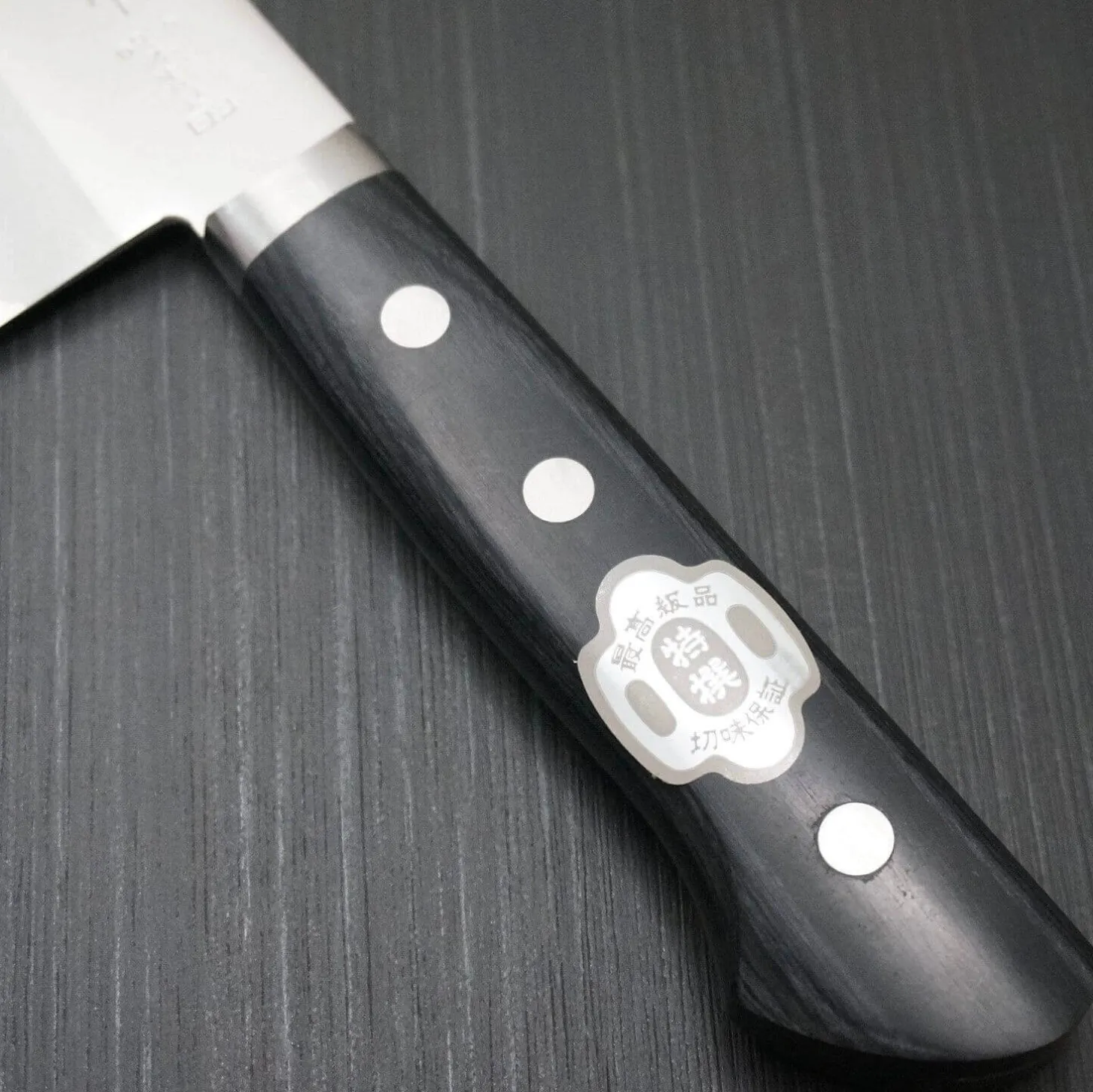 Couteau de chef japonais Japan Kanetsune 18cm acier VG10