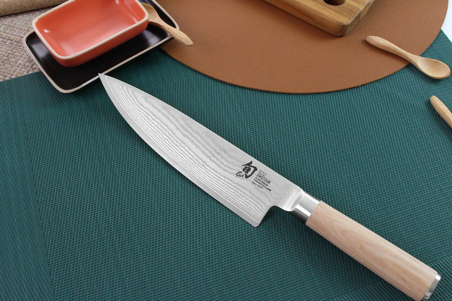 Couteau de chef japonais Kai Shun Classic White damas 33 couches 20cm