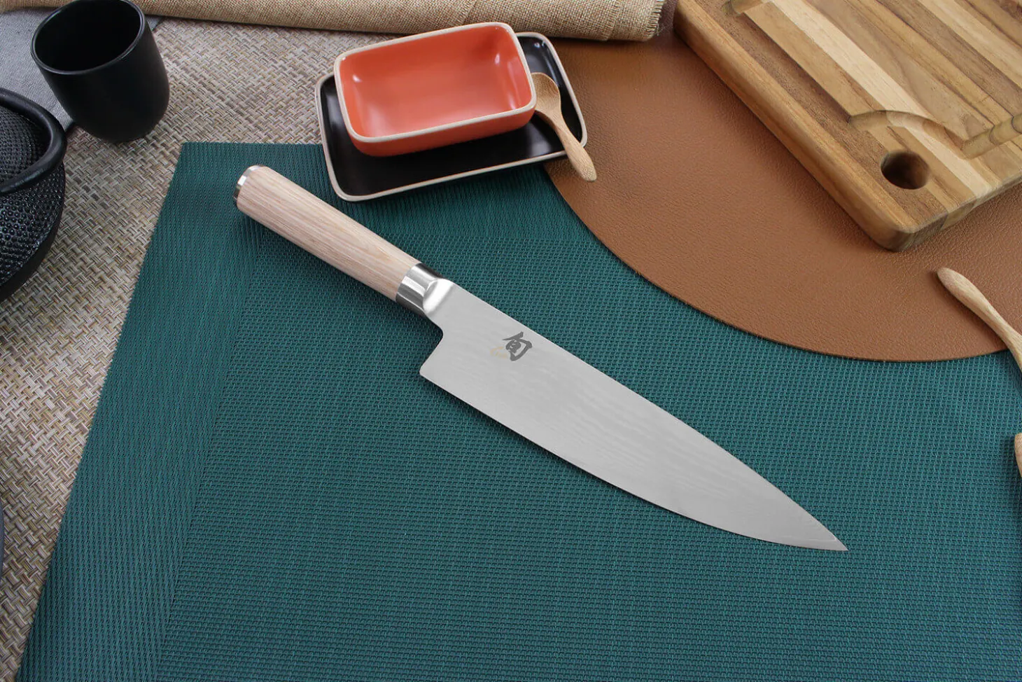 Couteau de chef japonais Kai Shun Classic White damas 33 couches 20cm