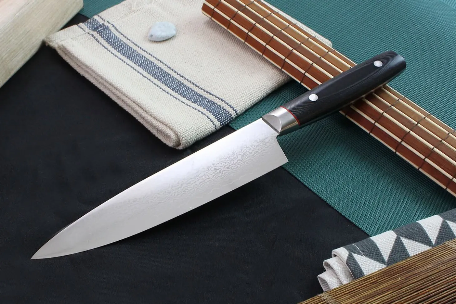 Couteau de chef japonais Kanetsugu Saiun 20cm damas 65 couches