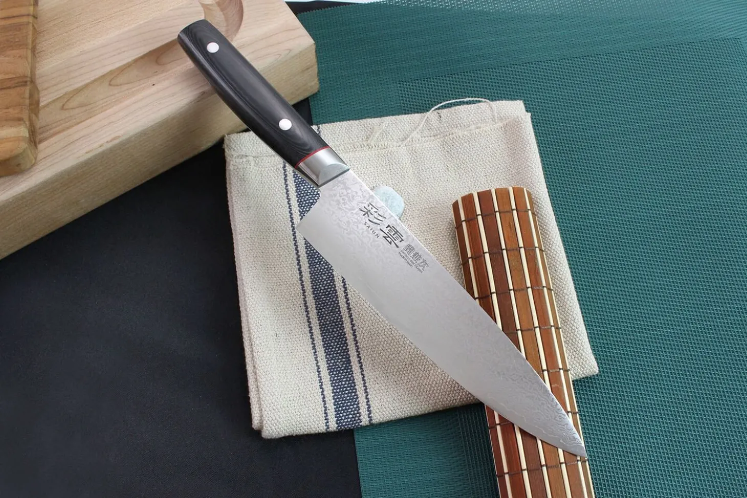 Couteau de chef japonais Kanetsugu Saiun 20cm damas 65 couches