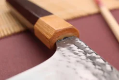Couteau de chef kiritsuke japonais artisanal martelé Yu Kurosaki senko 24cm acier SG2