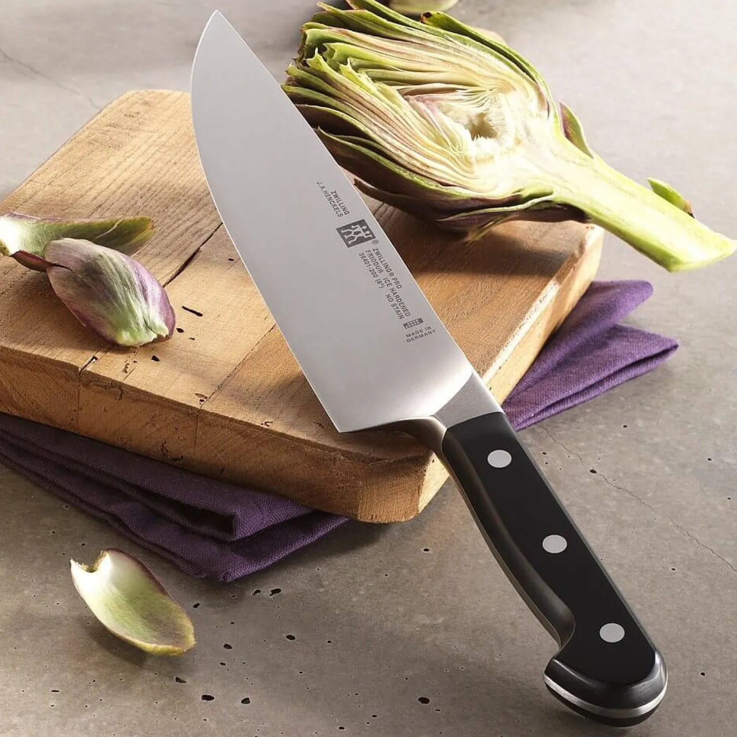Couteau de chef Zwilling Pro lame large forgée 16cm