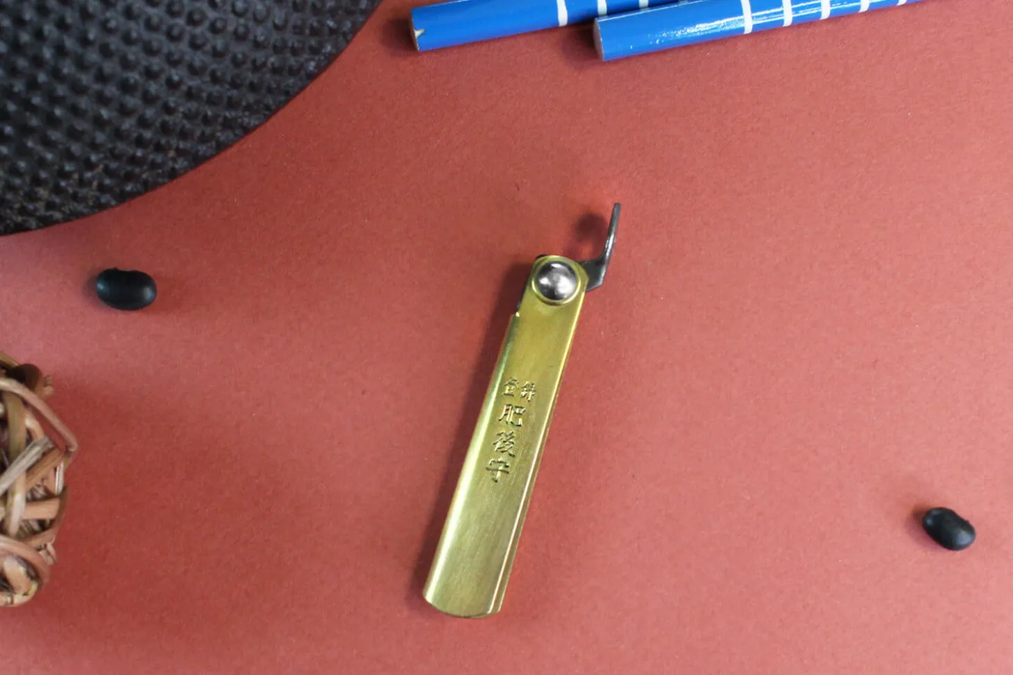 Couteau de poche Higonokami Kanetsune 4cm acier SK-5 manche laiton