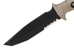 Couteau de survie Wildsteer Tork lame noire semi-dentée 13,3cm manche Tactiprène marron avec brise-vitre + étui + pierre à feu