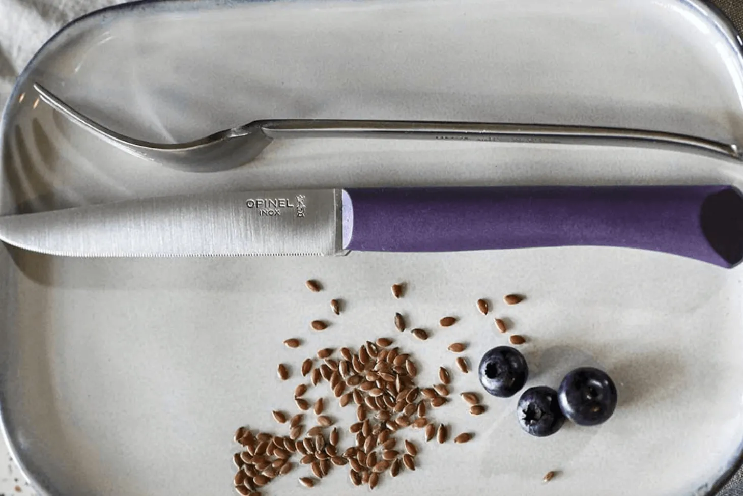Couteau de table Opinel Bon Appétit + lame 11cm en inox manche en polymère violet