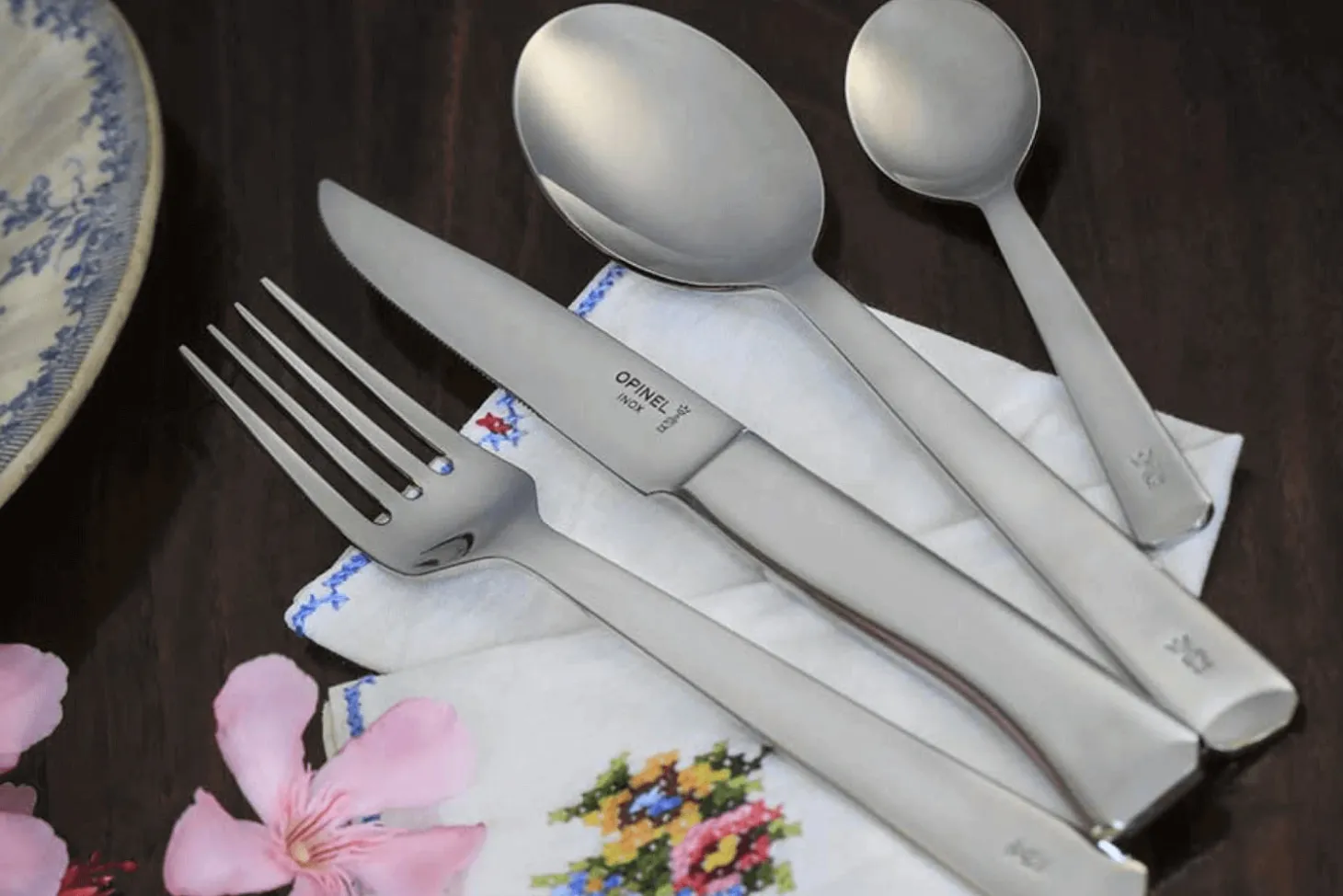 Couteau de table Opinel Perpétue tout en acier inox