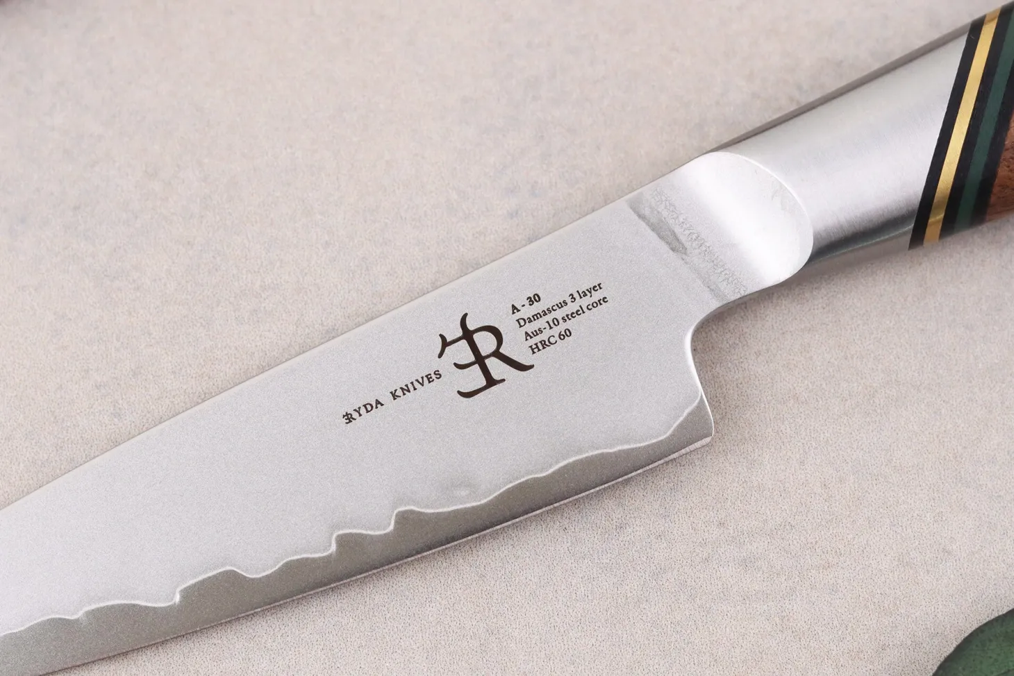 Couteau d'office 9cm Ryda Knives A-30 San Maï et manche en noyer