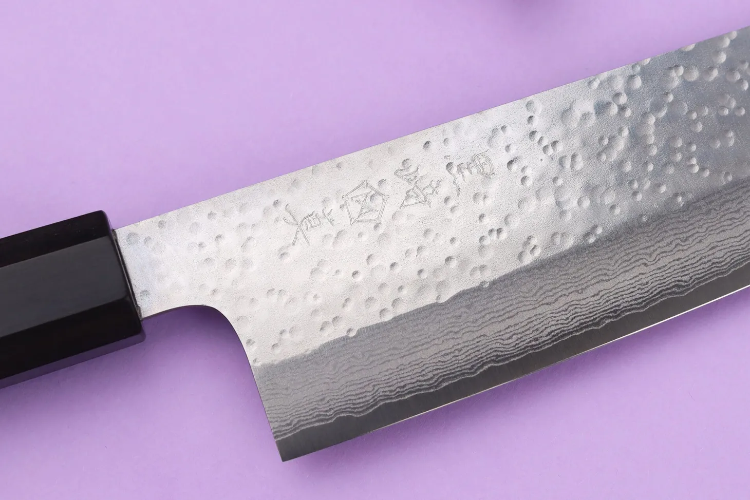 Couteau gyuto 21cm japonais artisanal Makoto Kurosaki VG7 Damas martelé