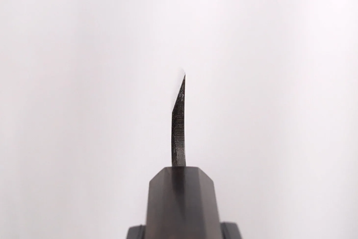 Couteau honesuki 15cm japonais artisanal Hatsukokoro Shirasagi manche en ébène