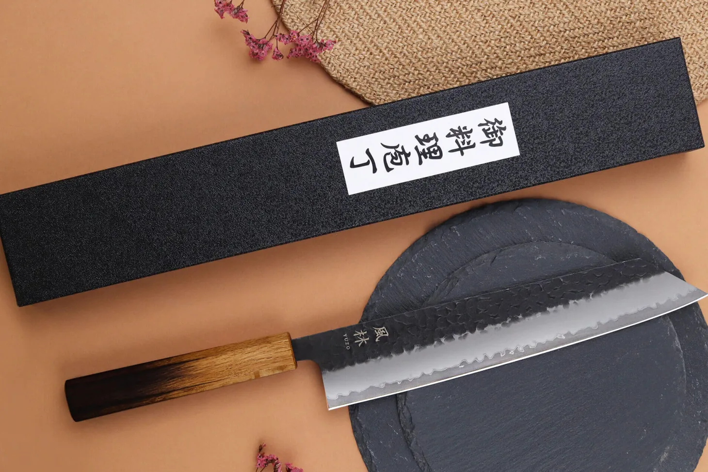 Couteau kiritsuke 24cm japonais artisanal Yuzo Black AS chêne brûlé