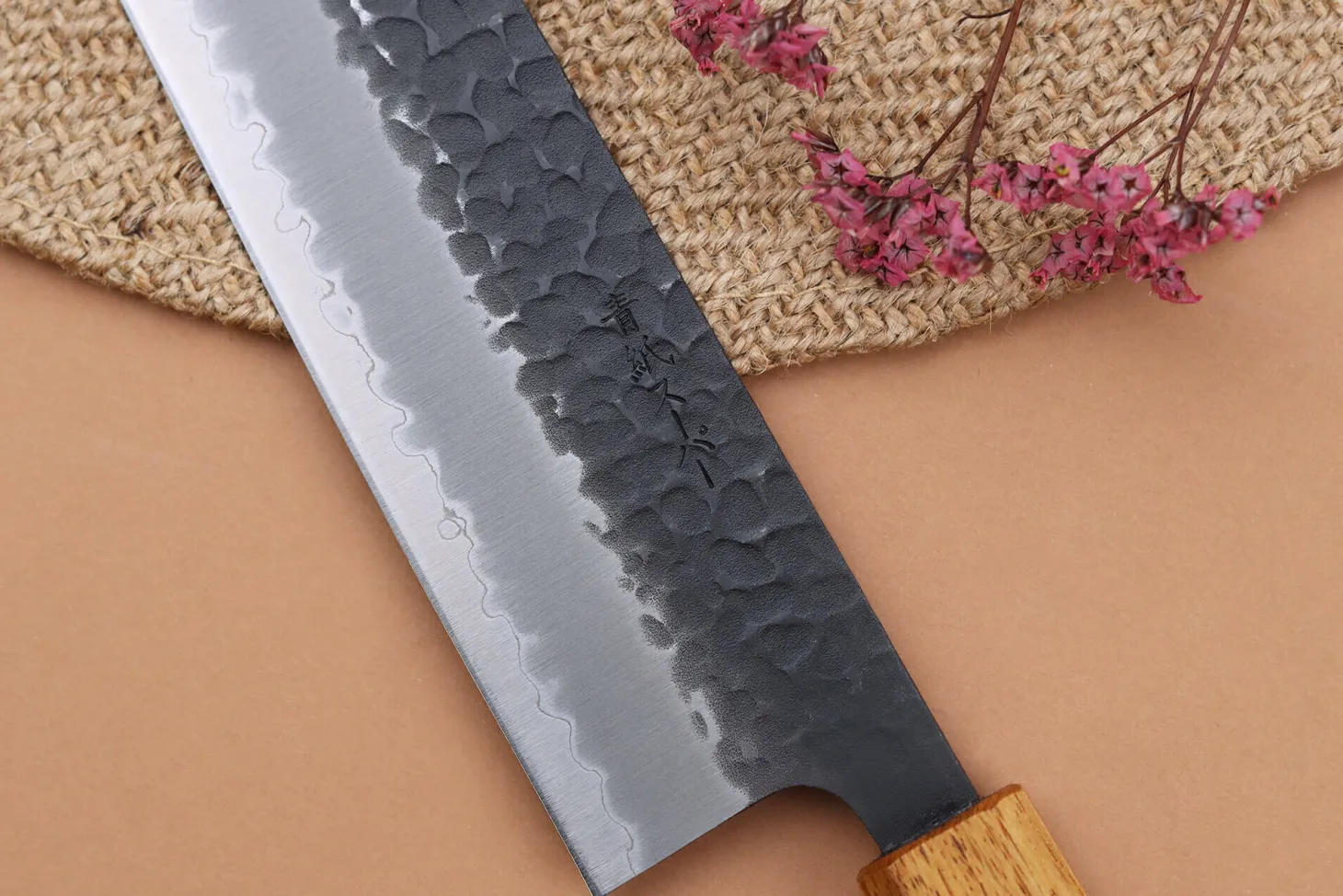 Couteau kiritsuke 24cm japonais artisanal Yuzo Black AS chêne brûlé