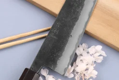 Couteau kiritsuke 21cm japonais artisanal Yuzo Black Nashiji