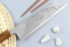 Couteau kiritsuke japonais artisanal Wusaki Unagi AUS10 damas 21cm manche chêne