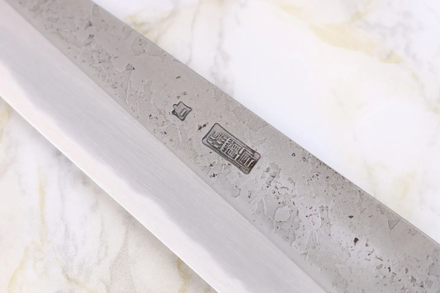 Couteau kiritsuke universel 13,5cm japonais artisanal Sakai Kikumori Kikuzuki Rin