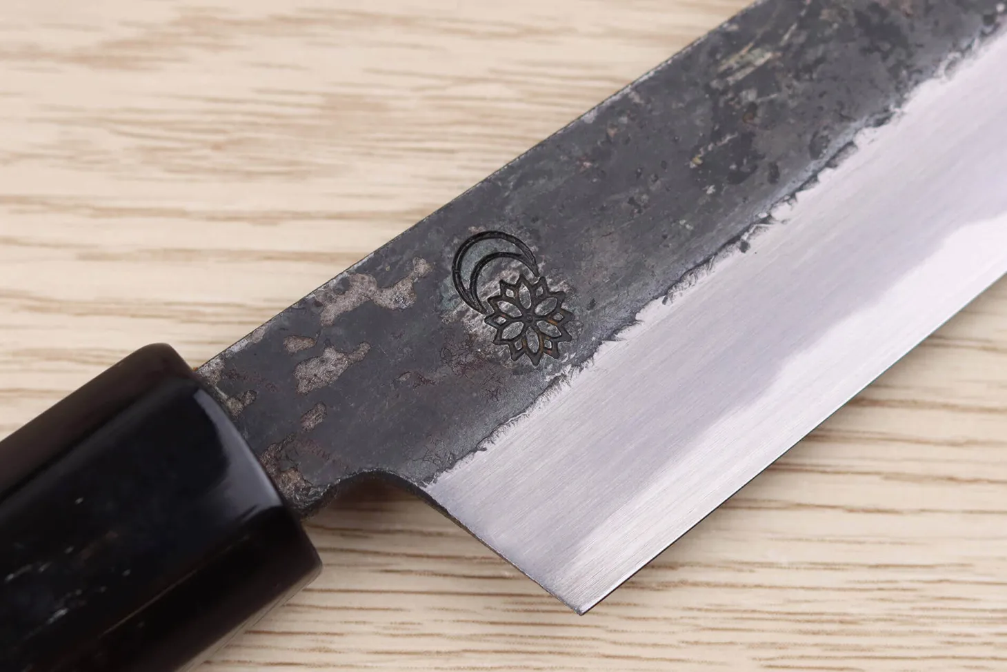 Couteau kiritsuke universel 13,5cm japonais artisanal Sakai Kikumori Kikuzuki Kuro