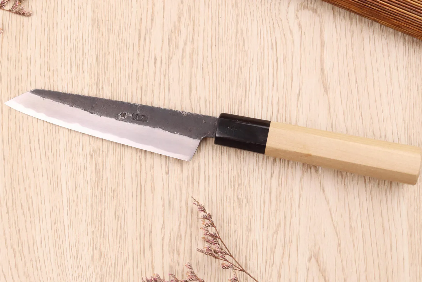 Couteau kiritsuke universel 13,5cm japonais artisanal Sakai Kikumori Kikuzuki Kuro