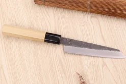 Couteau kiritsuke universel 13,5cm japonais artisanal Sakai Kikumori Kikuzuki Kuro