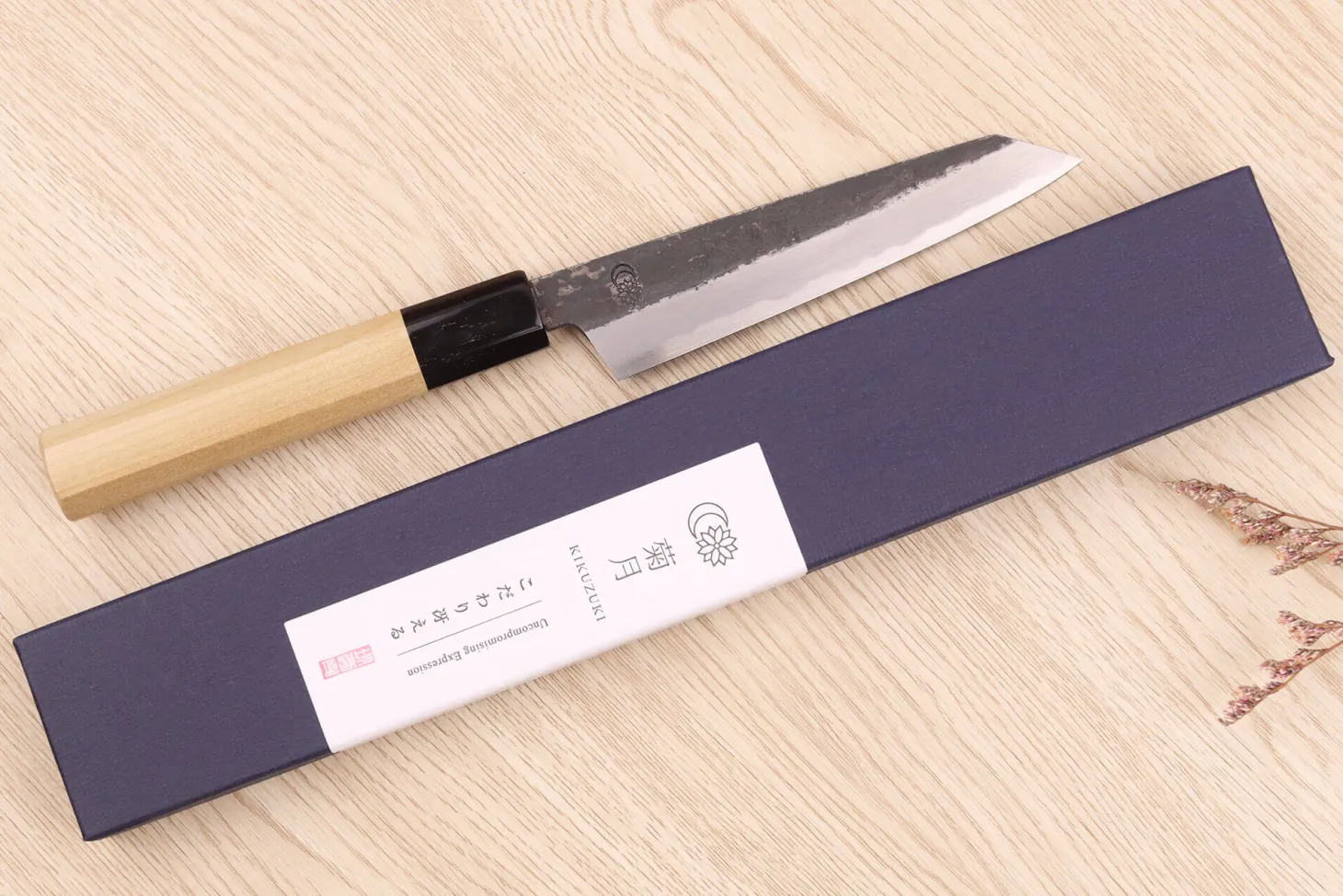 Couteau kiritsuke universel 13,5cm japonais artisanal Sakai Kikumori Kikuzuki Kuro