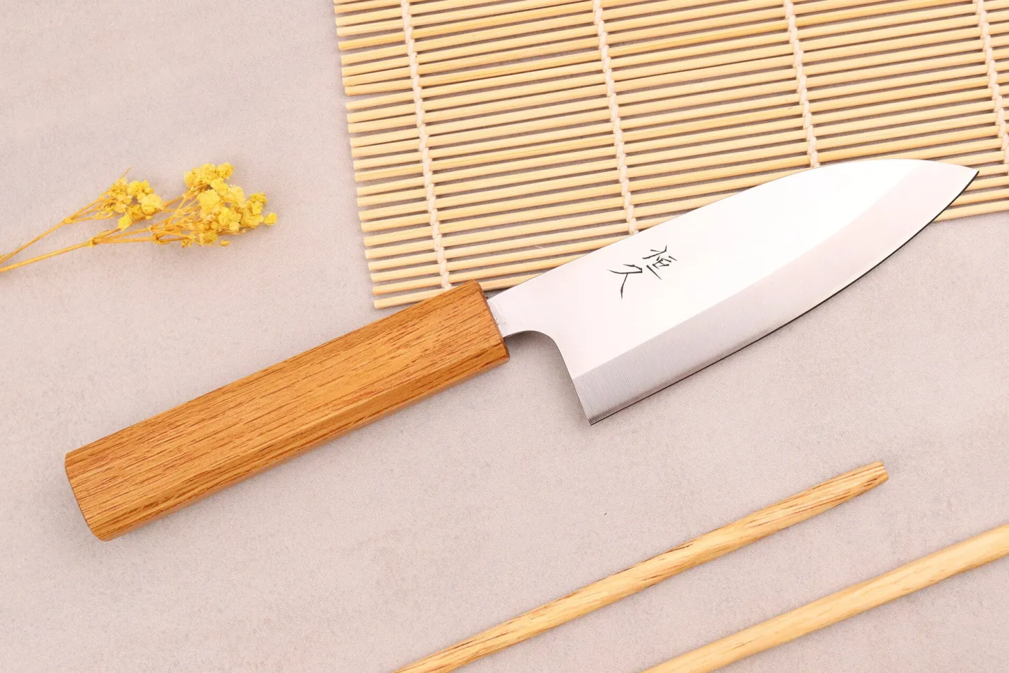 Couteau ko-deba 12cm artisanal japonais Tsunehisa AUS8 manche en chêne