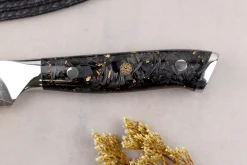 Couteau ko-santoku Wusaki Sakin Damas 10Cr 13cm manche en fibre de carbone et feuille d'or
