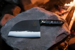 Couteau lame XL 17,5cm Wusaki BIG ONE brut de forge acier et manche carbone avec feuille d'or + étui cuir