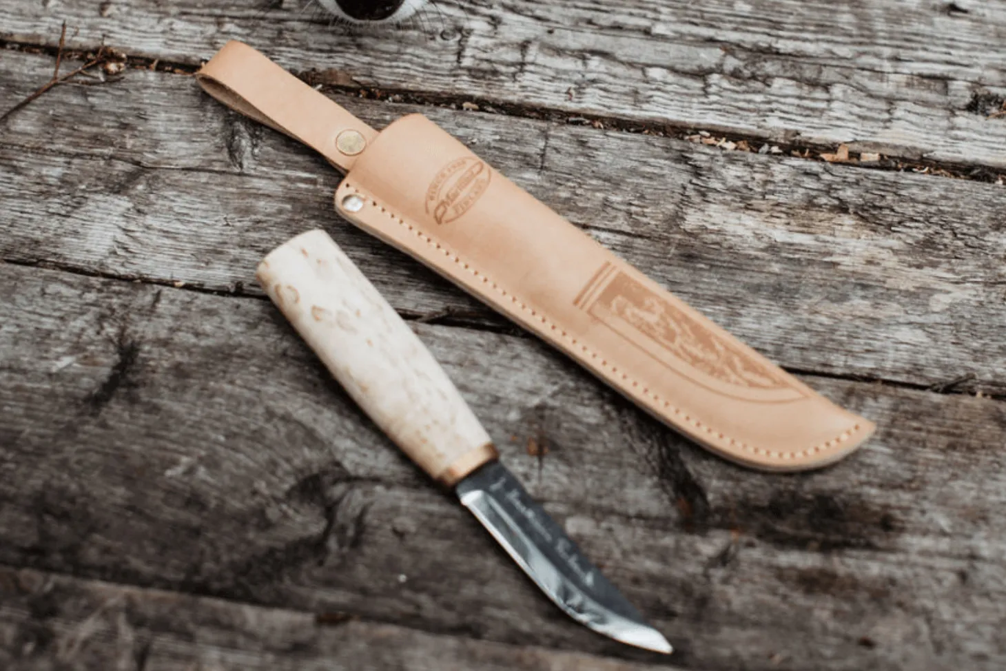 Couteau Marttiini Arctic 535010 lame carbone 9cm manche en bouleau madré + étui