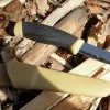 Couteau Mora Companion 13166 lame inox 10,4cm manche caoutchouc noir/sable + étui
