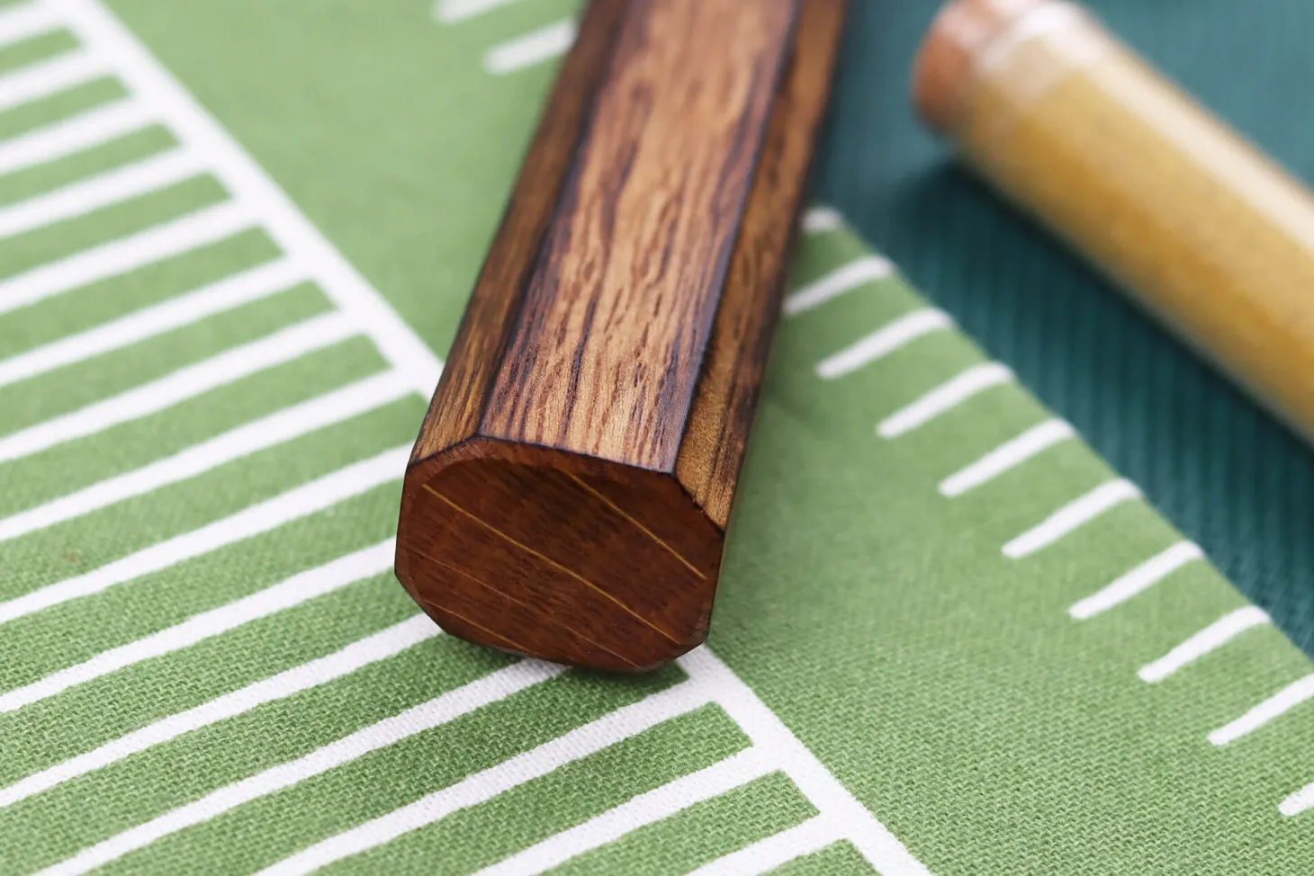 Couteau nakiri 16,5cm japonais artisanal Masutani martelé manche en chêne