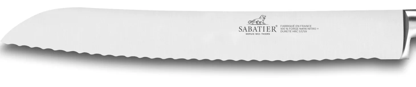 Couteau à pain forgé Sabatier Perigord lame dentelée 20cm manche en noyer