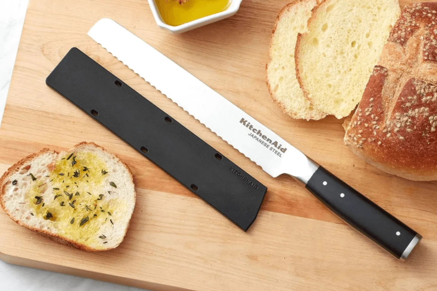 Couteau à pain Kitchen Aid Gourmet lame acier japonais 20cm + étui de protection