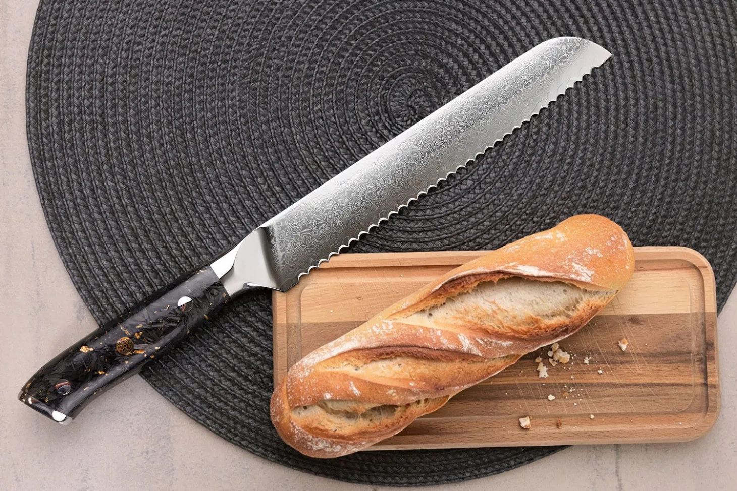 Couteau à pain Wusaki Sakin Damas 10Cr 20cm manche en fibre de carbone et feuille d'or