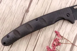 Couteau pliant japonais Yu Kurosaki Kurohyo SG2 manche en fibre de carbone 13,2cm