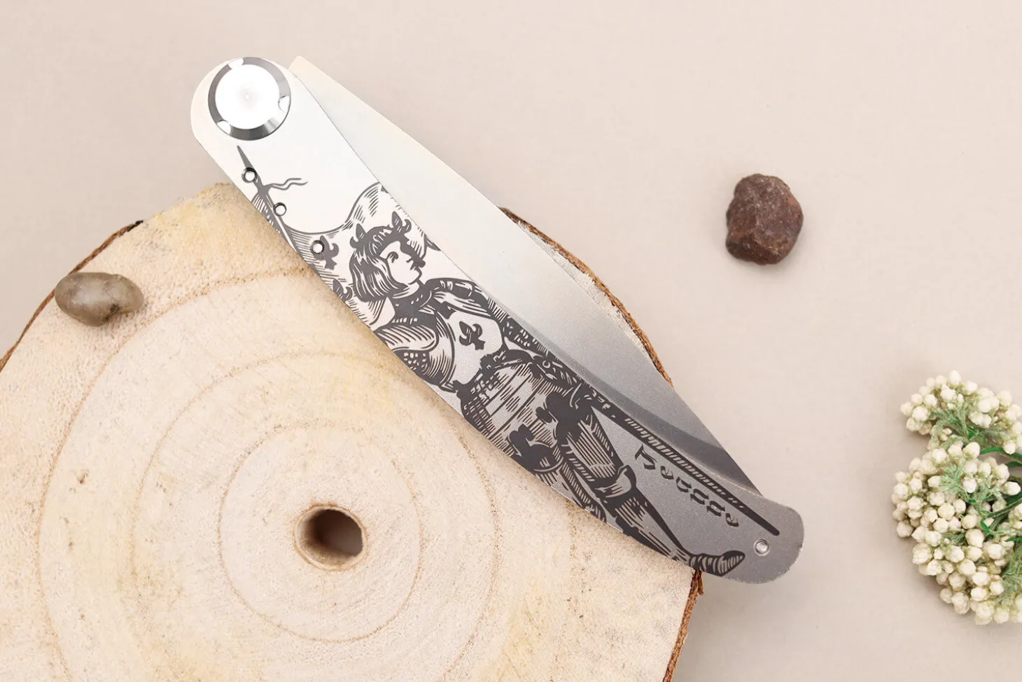 Couteau pliant Le Coq Français Jeanne d'Arc artisanal manche bois d'olivier 11,5cm + étui