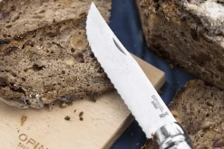 Couteau pliant Opinel n°12 lame crantée 12cm manche hêtre