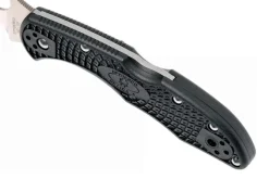 Couteau pliant Spyderco Delica 4 à dents C11FSWCBK manche en nylon/fibres de verre noir 10,8cm