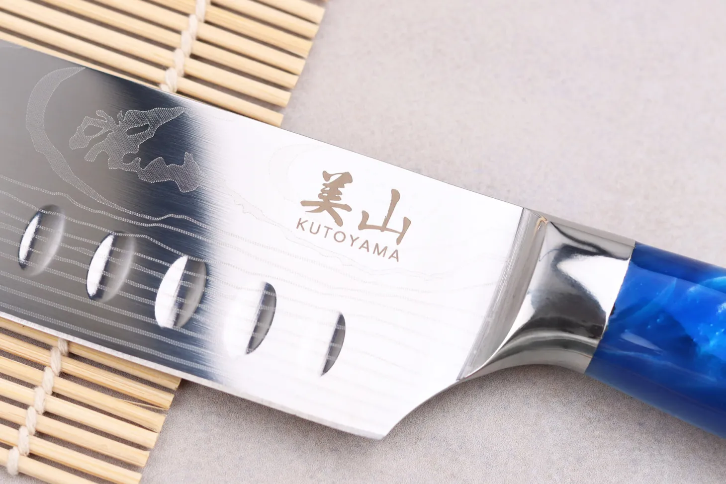 Couteau santoku alvéolé 17cm Kutoyama Blue Wave