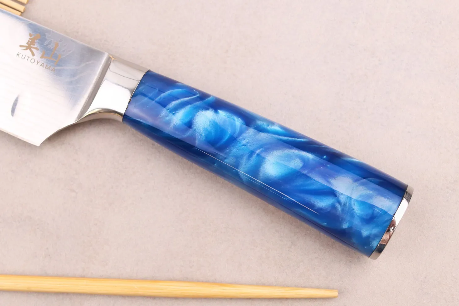 Couteau santoku alvéolé 17cm Kutoyama Blue Wave