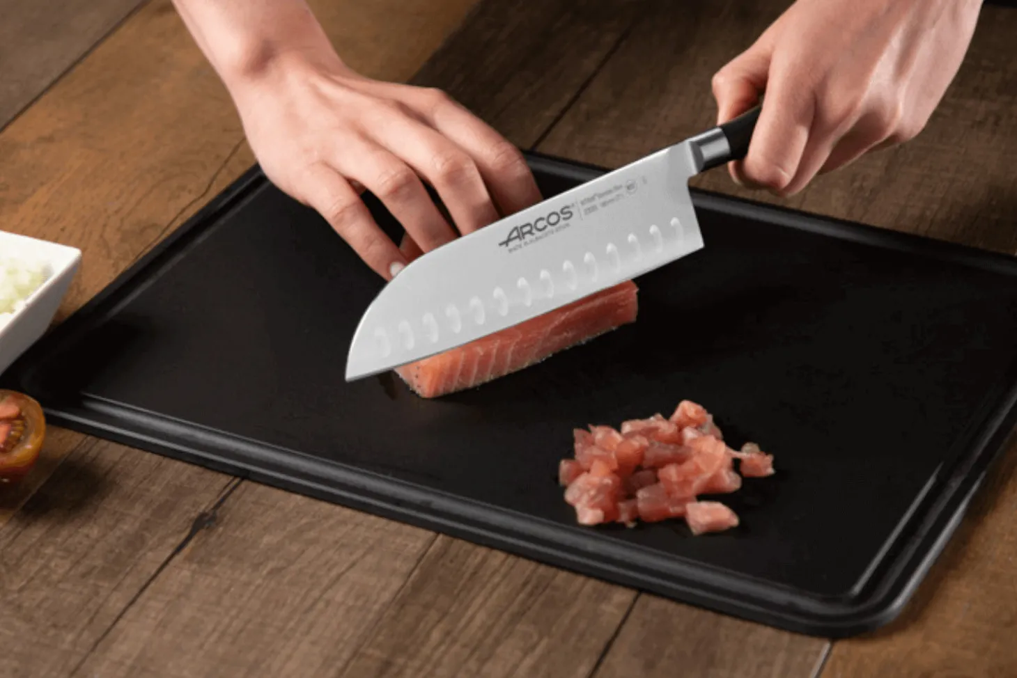 Couteau Santoku Arcos Riviera forgé lame alvéolée 18cm