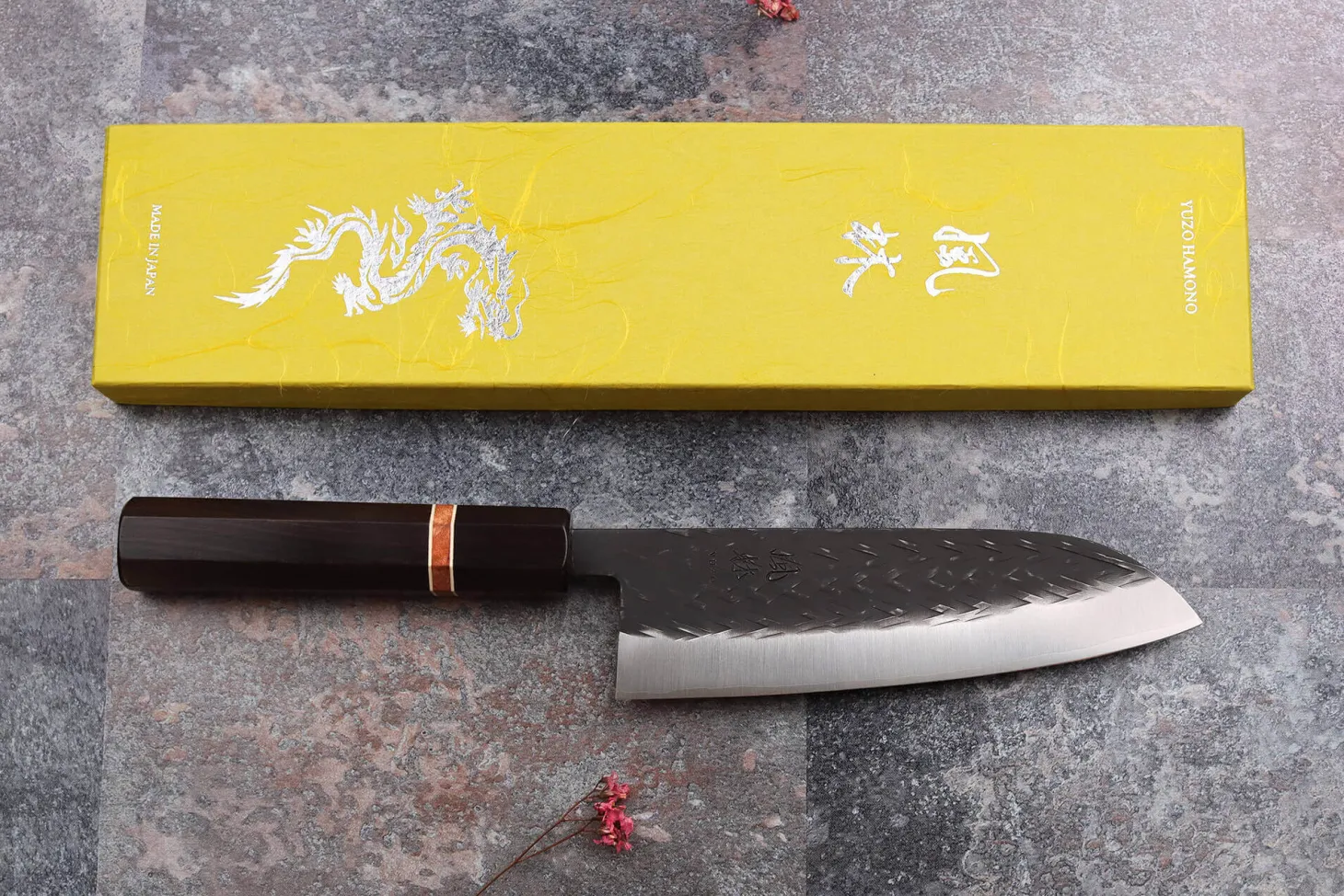 Couteau santoku 16,5cm japonais artisanal Yuzo Black SLD ébène et cognassier