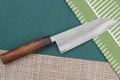 Couteau santoku 16,5cm japonais artisanal Masutani martelé manche en chêne