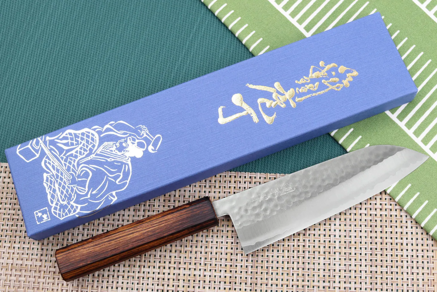 Couteau santoku 16,5cm japonais artisanal Masutani martelé manche en chêne