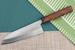 Couteau santoku 16,5cm japonais artisanal Masutani martelé manche en chêne