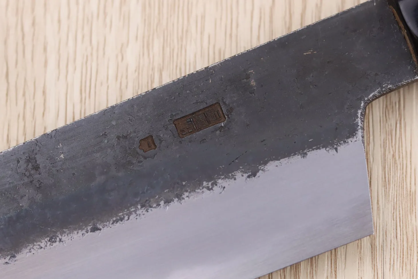 Couteau santoku 18cm japonais artisanal Sakai Kikumori Kikuzuki Kuro
