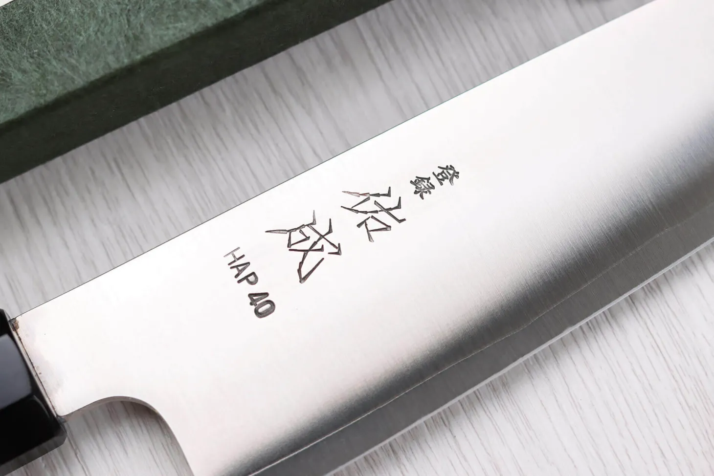 Couteau santoku 19,5cm japonais artisanal Sukenari HAP40 San Maï manche en bois de rose