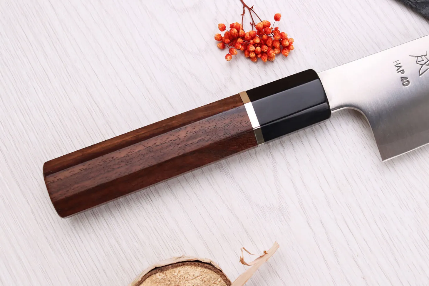 Couteau santoku 19,5cm japonais artisanal Sukenari HAP40 San Maï manche en bois de rose