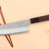 Couteau santoku 18cm japonais artisanal Nigara Hamono Tsuchime AS manche en noyer