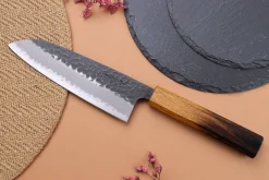 Couteau santoku 16,5cm japonais artisanal Yuzo Black AS chêne brûlé