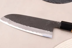 Couteau santoku 16,5cm japonais artisanal Hinoura Mutsumi Ajikataya Black Nashiji